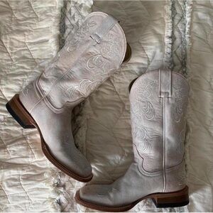 Shyanne Cream Embroidered Cowgirl Boots